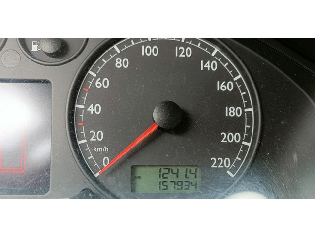 Foto 5 van Volkswagen Transporter Kombi 2.5 TDI 300 Highline Bus Camper