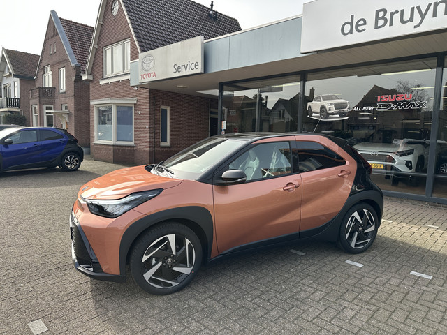 Foto 4 van Toyota Aygo X Hybrid 115 envy stoelverwarming / keyless start / parkeersensoren voor + achter / Navi