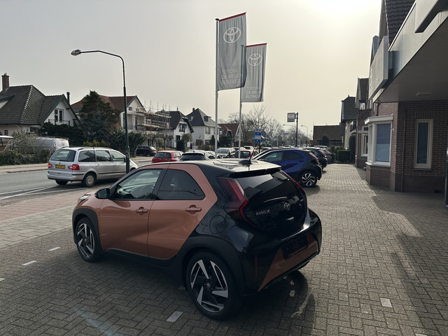 Foto 7 van Toyota Aygo X Hybrid 115 envy stoelverwarming / keyless start / parkeersensoren voor + achter / Navi