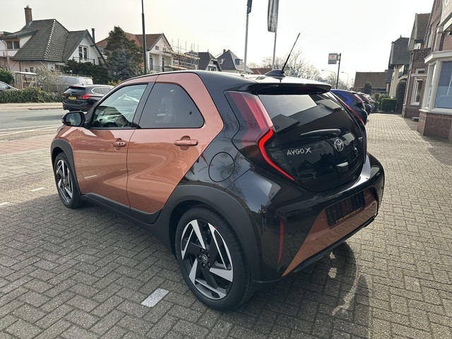 Foto 8 van Toyota Aygo X Hybrid 115 envy stoelverwarming / keyless start / parkeersensoren voor + achter / Navi