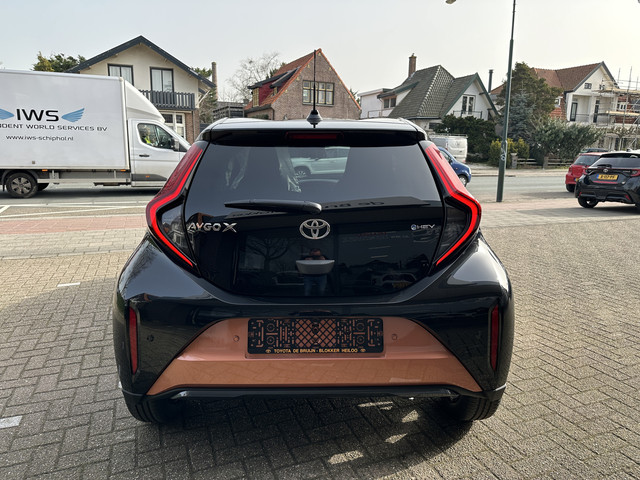 Foto 9 van Toyota Aygo X Hybrid 115 envy stoelverwarming / keyless start / parkeersensoren voor + achter / Navi