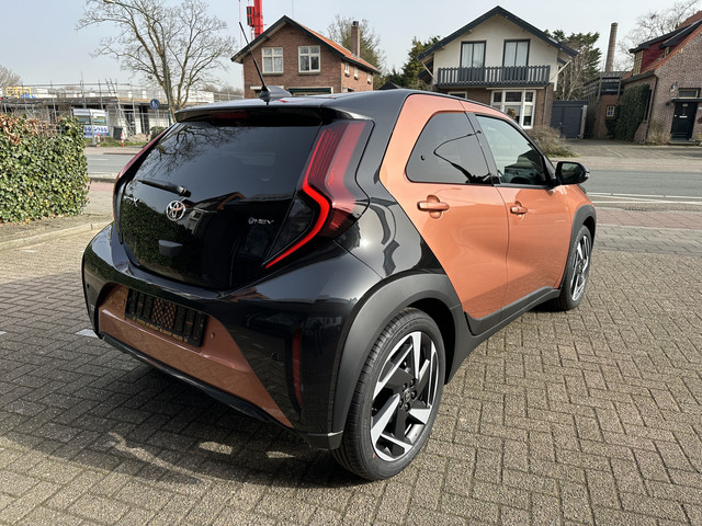Foto 10 van Toyota Aygo X Hybrid 115 envy stoelverwarming / keyless start / parkeersensoren voor + achter / Navi