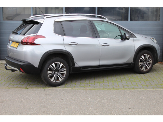 Foto 4 van Peugeot 2008 1.2 PureTech Allure Panodak, Cruise control, Navigatie, Climate contr, Bluetooth