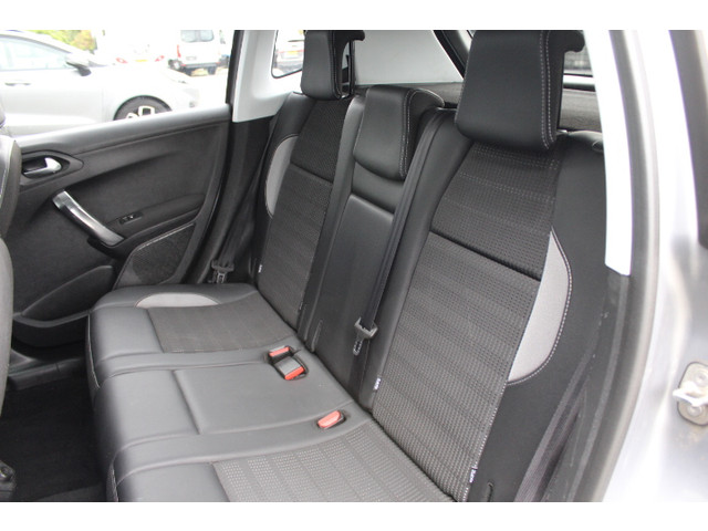 Foto 8 van Peugeot 2008 1.2 PureTech Allure Panodak, Cruise control, Navigatie, Climate contr, Bluetooth
