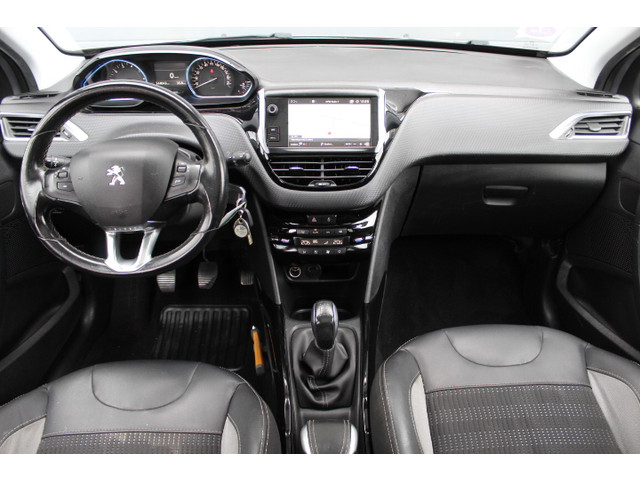 Foto 9 van Peugeot 2008 1.2 PureTech Allure Panodak, Cruise control, Navigatie, Climate contr, Bluetooth