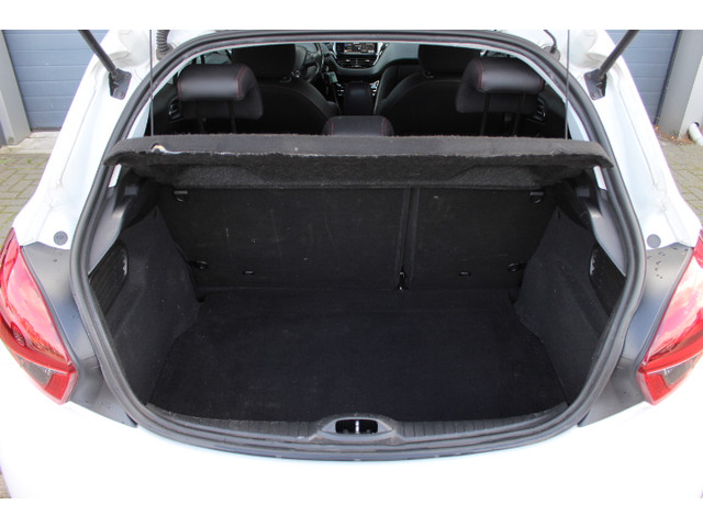 Foto 6 van Peugeot 208 1.2 PureTech GT-line Navigatie, PDC, Climate control, Cruisecontrol, Bluetooth