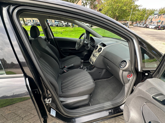 Foto 3 van Opel Corsa 1.2-16V Enjoy