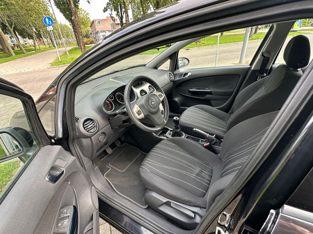 Foto 2 van Opel Corsa 1.2-16V Enjoy