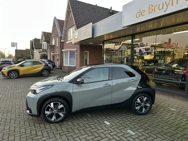 Foto 5 van Toyota Aygo X Hybrid 115 pulse stoelverwarming / keyless start / parkeersensoren voor + achter / Nav