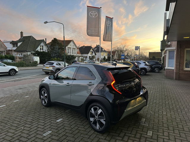 Foto 8 van Toyota Aygo X Hybrid 115 pulse stoelverwarming / keyless start / parkeersensoren voor + achter / Nav
