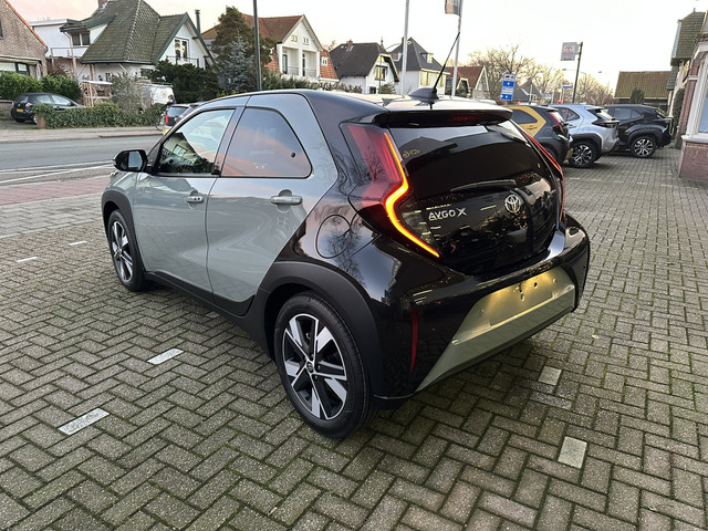Foto 9 van Toyota Aygo X Hybrid 115 pulse stoelverwarming / keyless start / parkeersensoren voor + achter / Nav