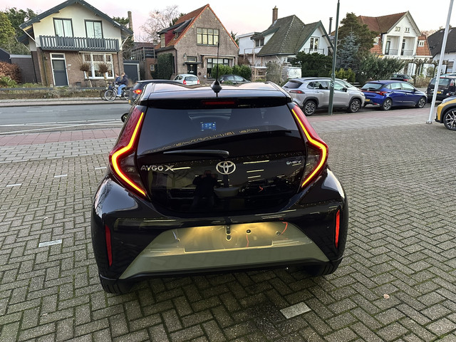 Foto 10 van Toyota Aygo X Hybrid 115 pulse stoelverwarming / keyless start / parkeersensoren voor + achter / Nav