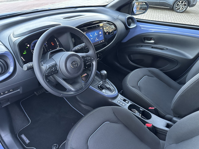 Foto 6 van Toyota Aygo X Hybrid 115 pulse stoelverwarming / keyless start / parkeersensoren voor + achter / Nav