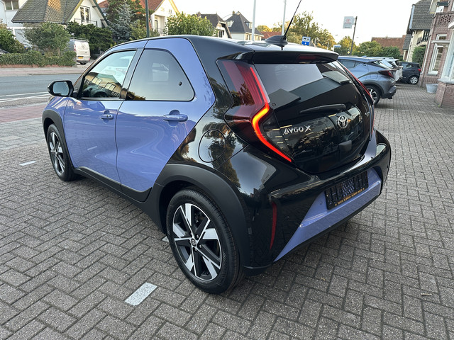 Foto 8 van Toyota Aygo X Hybrid 115 pulse stoelverwarming / keyless start / parkeersensoren voor + achter / Nav