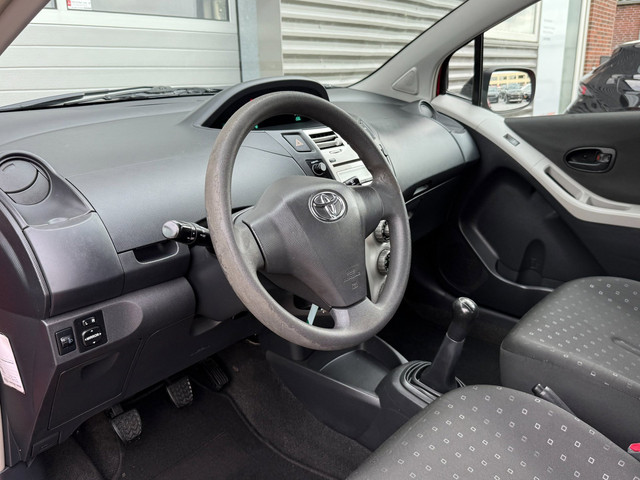 Foto 5 van Toyota Yaris 1.0 VVTi! Airco! Elek. ramen! APK 05-2027!