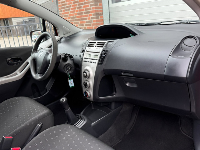 Foto 4 van Toyota Yaris 1.0 VVTi! Airco! Elek. ramen! APK 05-2027!