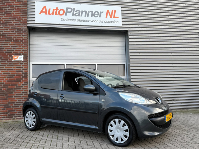 Foto 10 van Peugeot 107 1.0-12V XS! 5-Deurs! Airco! Nieuwe APK!