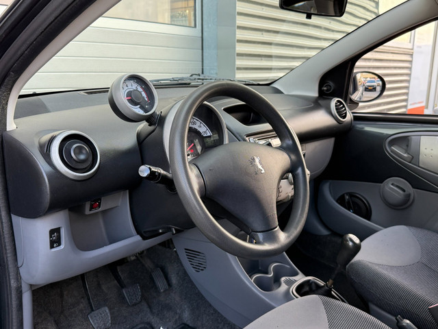 Foto 5 van Peugeot 107 1.0-12V XS! 5-Deurs! Airco! Nieuwe APK!