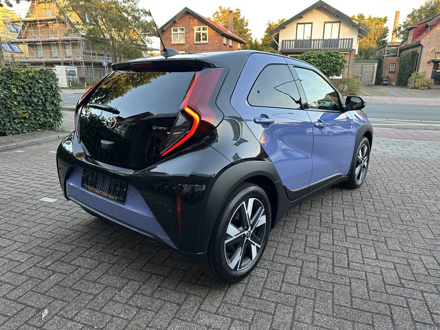 Foto 3 van Toyota Aygo X Hybrid 115 pulse stoelverwarming / keyless start / parkeersensoren voor + achter / Nav