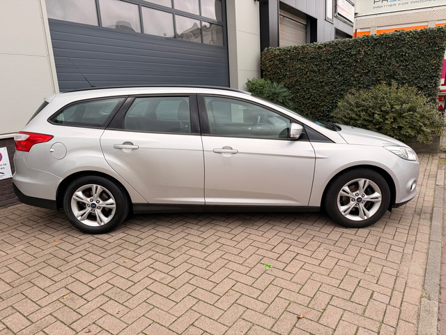 Foto 4 van Ford Focus Wagon 1.0 EcoBoost Edition/Navi/Cruise-c/Airco/Aux/PDC/Trekhaak