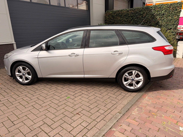 Foto 3 van Ford Focus Wagon 1.0 EcoBoost Edition/Navi/Cruise-c/Airco/Aux/PDC/Trekhaak