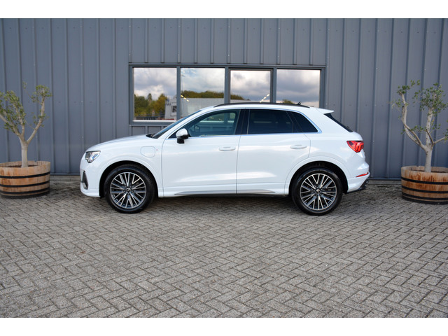 Audi Q3 45 TFSI e 245pk S edition S Line * LED * Camera * Navi * ACC * ECC * Stuurverwarming * Leder