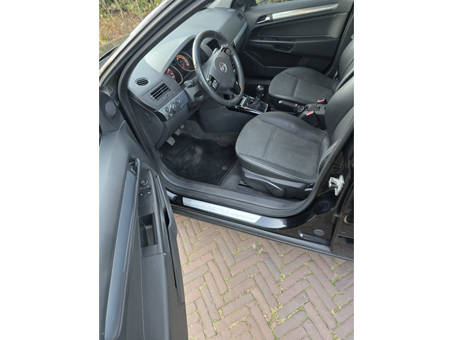 Foto 3 van Opel Astra Wagon 1.8 Cosmo (bj 2009)