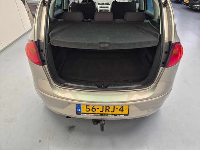 Foto 3 van Seat Altea 1.6 Style Airco Cruise Control Alu Velgen Trekhaak