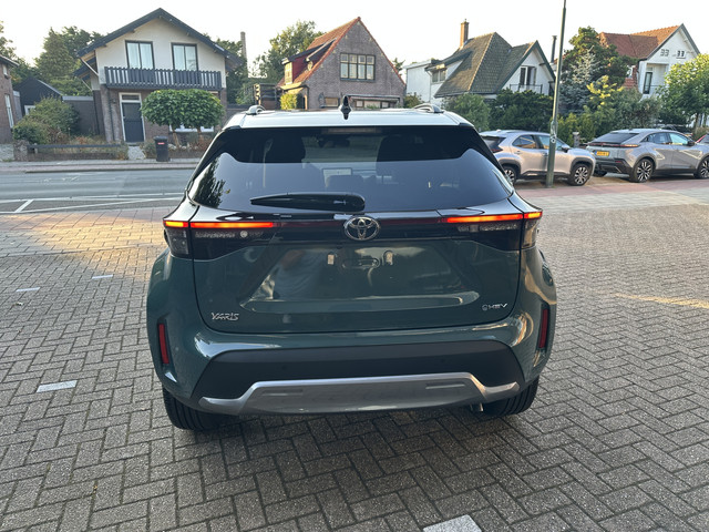 Foto 4 van Toyota Yaris Cross 1.5 Hybrid 130 Executive Bi-Tone elektrische achterklep / dodehoekdetectie / stoe