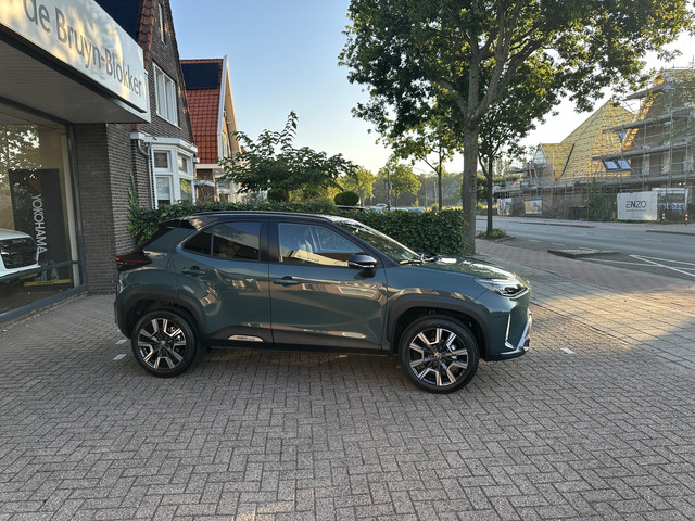 Foto 2 van Toyota Yaris Cross 1.5 Hybrid 130 Executive Bi-Tone elektrische achterklep / dodehoekdetectie / stoe