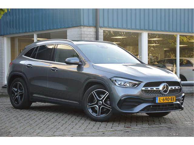 Foto 10 van Mercedes-Benz GLA 200 AMG Line PANORAMADAK | DISTRONIC | SFEERVERLICHTING | TREKHAAK | CAMERA | DAB