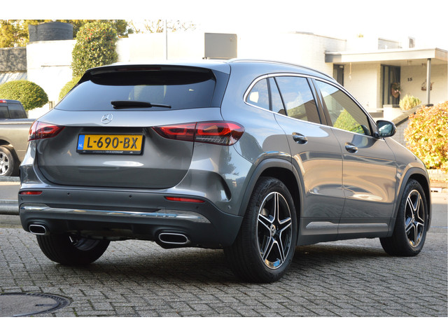 Foto 9 van Mercedes-Benz GLA 200 AMG Line PANORAMADAK | DISTRONIC | SFEERVERLICHTING | TREKHAAK | CAMERA | DAB