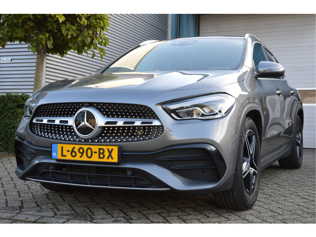 Foto 5 van Mercedes-Benz GLA 200 AMG Line PANORAMADAK | DISTRONIC | SFEERVERLICHTING | TREKHAAK | CAMERA | DAB