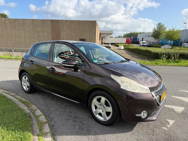 Foto 6 van Peugeot 208 2012 * 1.4 VTi Envy * APK *