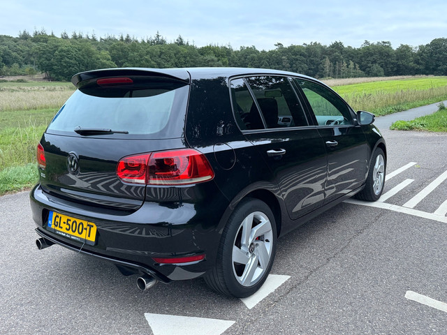 Foto 5 van Volkswagen Golf 1.4 TSI Highline GTI pakket motor gereviseerd.
