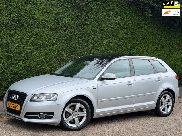 Foto 2 van Audi A3 Sportback 1.2 TFSI Attraction RIJDGOED/PANO/XENON/APK