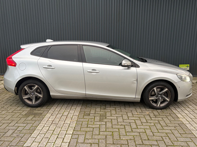 Foto 6 van Volvo V40 1.6 D2 R Design|AUT Cruise Airco Navi BT