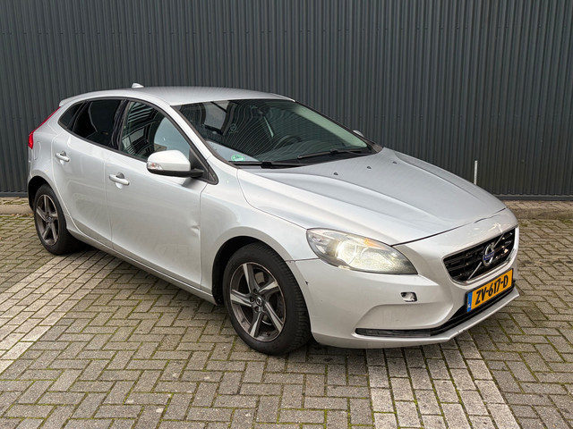 Foto 7 van Volvo V40 1.6 D2 R Design|AUT Cruise Airco Navi BT