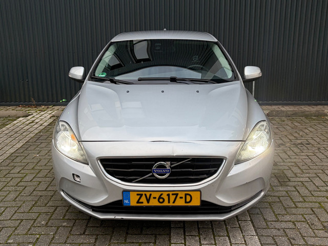 Foto 8 van Volvo V40 1.6 D2 R Design|AUT Cruise Airco Navi BT
