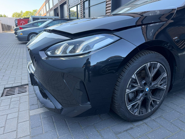 Foto 9 van BMW 1-serie 120 M Sport Design Edition 2025 BOMVOL Opties - Duits Schadevoertuig