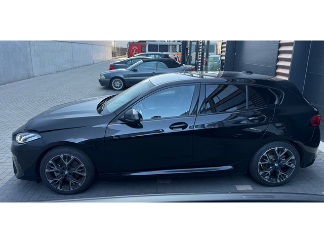Foto 6 van BMW 1-serie 120 M Sport Design Edition 2025 BOMVOL Opties - Duits Schadevoertuig