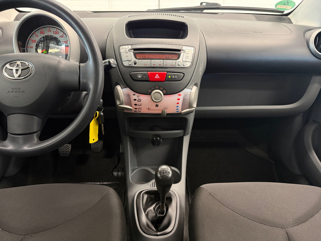 Foto 2 van Toyota Aygo 1.0-12V Access 68 Pk 5 deurs Airco 157 dkm Nap 2e Eig.