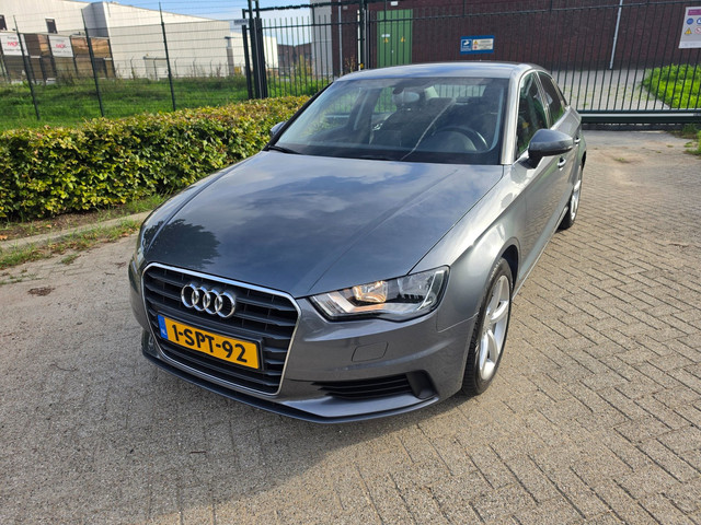 Foto 4 van Audi A3 Limousine 1.4 TFSI Attraction Pro Line TOP STAAT!