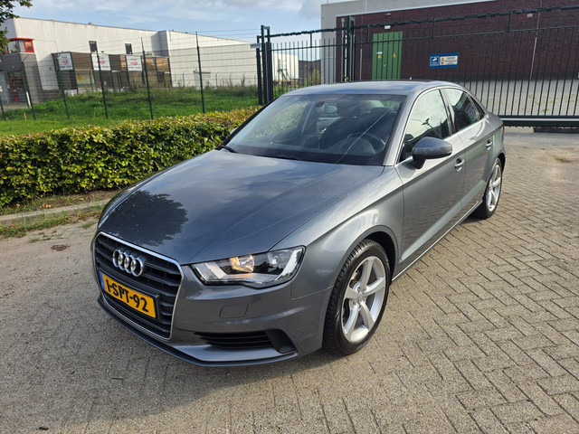 Foto 3 van Audi A3 Limousine 1.4 TFSI Attraction Pro Line TOP STAAT!