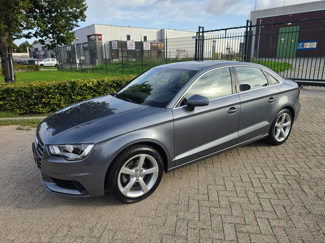 Foto 2 van Audi A3 Limousine 1.4 TFSI Attraction Pro Line TOP STAAT!