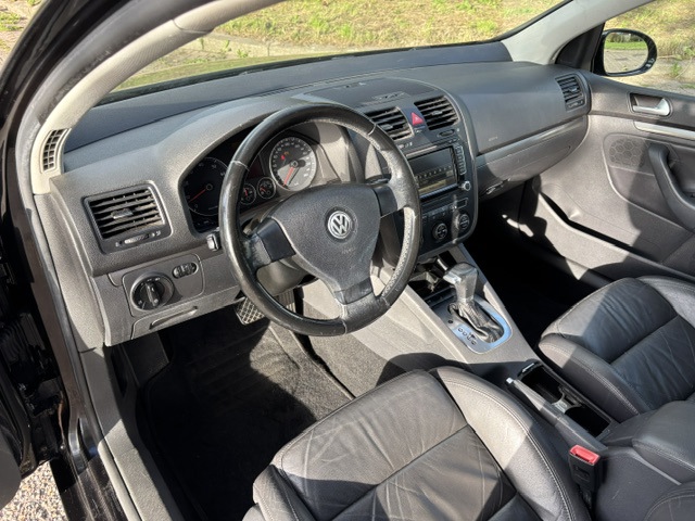 Foto 7 van Volkswagen Golf 1.6 FSI Comfortline 5-Drs Automaat ECC Navi Cruise LMV 15" Leder Sportstoelen Schuif