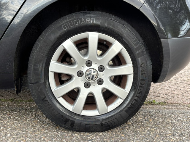 Foto 4 van Volkswagen Golf 1.6 FSI Comfortline 5-Drs Automaat ECC Navi Cruise LMV 15" Leder Sportstoelen Schuif