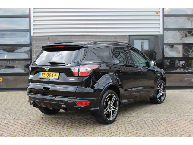 Foto 4 van Ford Kuga 1.5 EcoBoost ST Line AWD / Panoramadak / Trekhaak