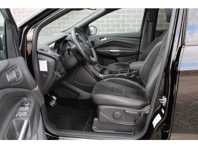 Foto 9 van Ford Kuga 1.5 EcoBoost ST Line AWD / Panoramadak / Trekhaak