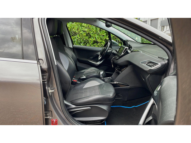 Foto 5 van Peugeot 2008 1.2 PureTech Allure-Navi-Leder-Panoram-Trekhaak